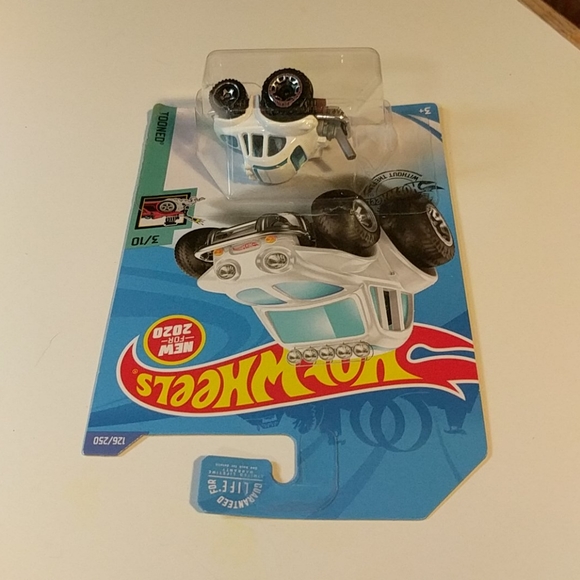 Hot Wheels '70 Volkswagen Baja Beetle - Picture 5 of 8